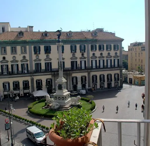 Bed and Breakfast Relais Piazza Dei Martiri Neapel